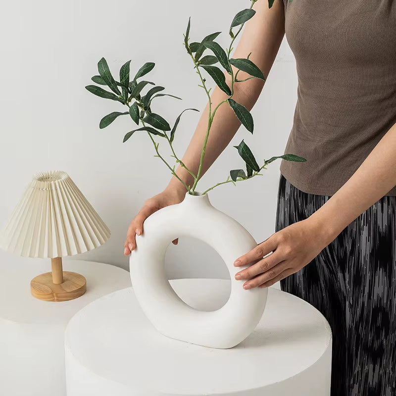 Nordic Modern Decorative Flower Vase – Elegant Plastic Bud Vase for Home & Event Décor